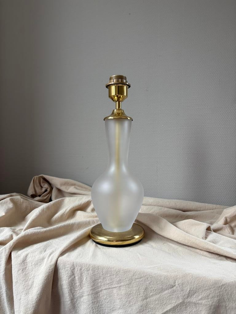 Vintage mcm mat wit glazen & messing lampenvoet Leuchten, Huis en Inrichting, Lampen | Tafellampen, Ophalen of Verzenden, Zo goed als nieuw