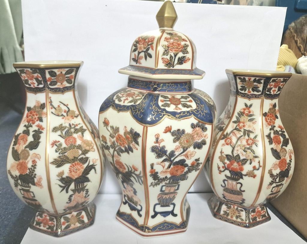 Set van 3 Japanse Imari stijl vazen en pot met deksel, Antiek en Kunst, Ophalen of Verzenden