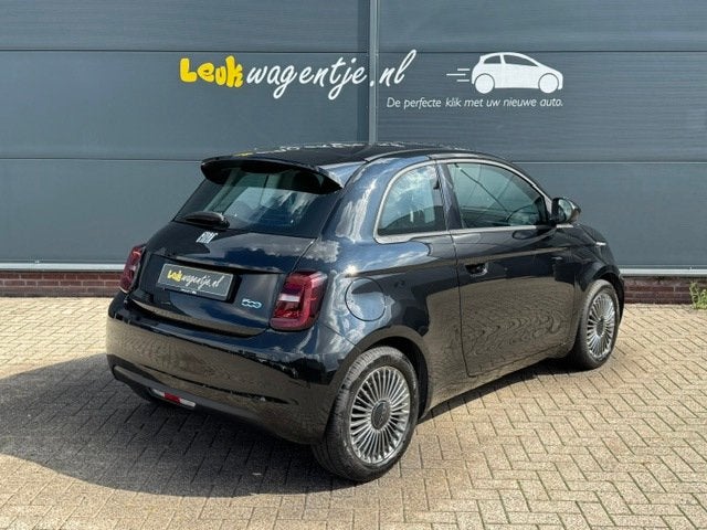 Fiat 500 e Icon 42 kWh *carplay *cruise *climate *keyless, Auto's, Stof, Gebruikt, 4 stoelen, Zwart