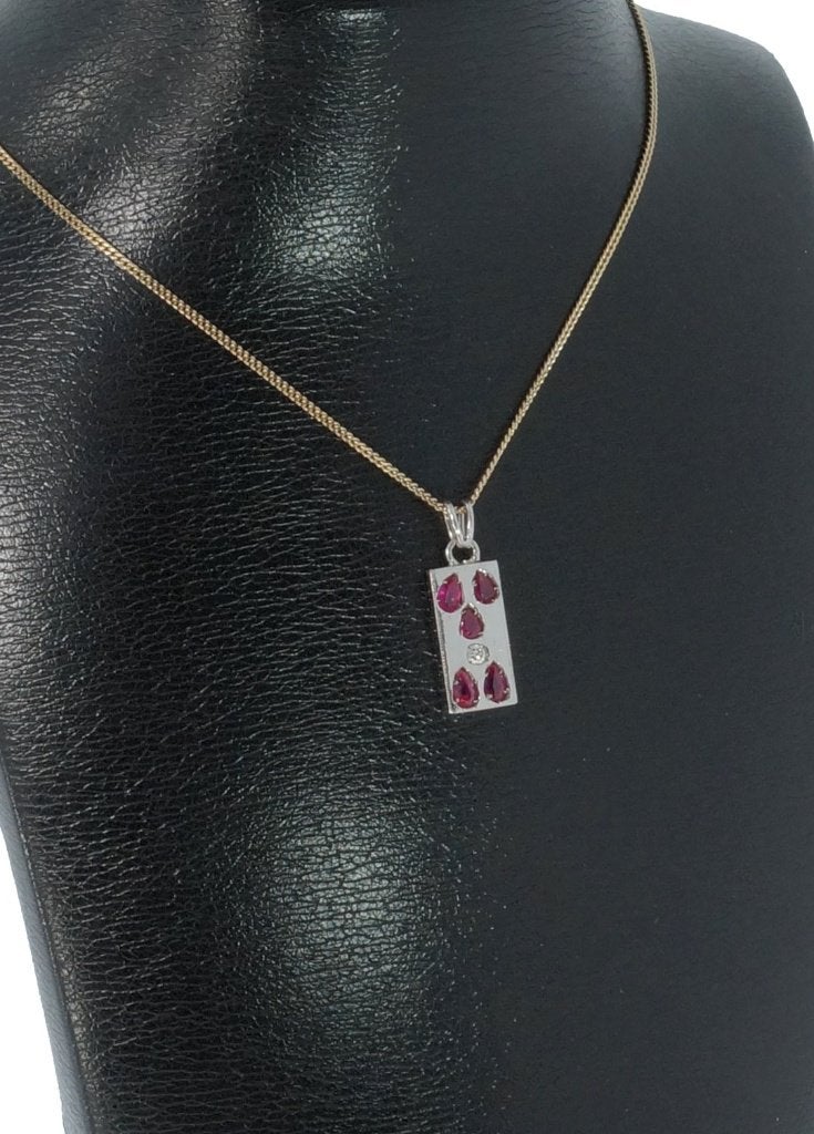 Diamant robijnen 18k gouden design ketting hanger briljant, Voordeelsieraden, Verzenden, Zo goed als nieuw, Met edelsteen