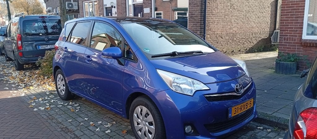 Perfect onderhouden Toyota Verso-S 1.3 Vvt-i uit 2011, Euro 5, Stof, 4 cilinders, Blauw