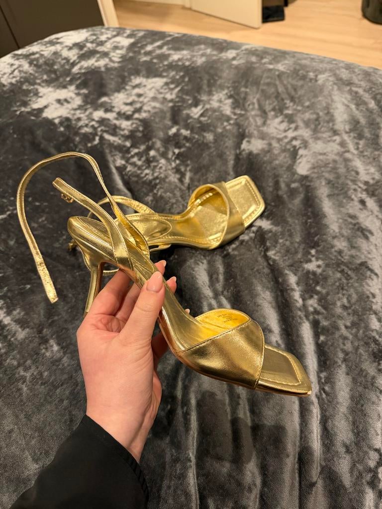 Gouden dames hakken / pumps maat 41, Kleding | Dames, Schoenen, Ophalen of Verzenden, Zo goed als nieuw, Overige kleuren, Pumps