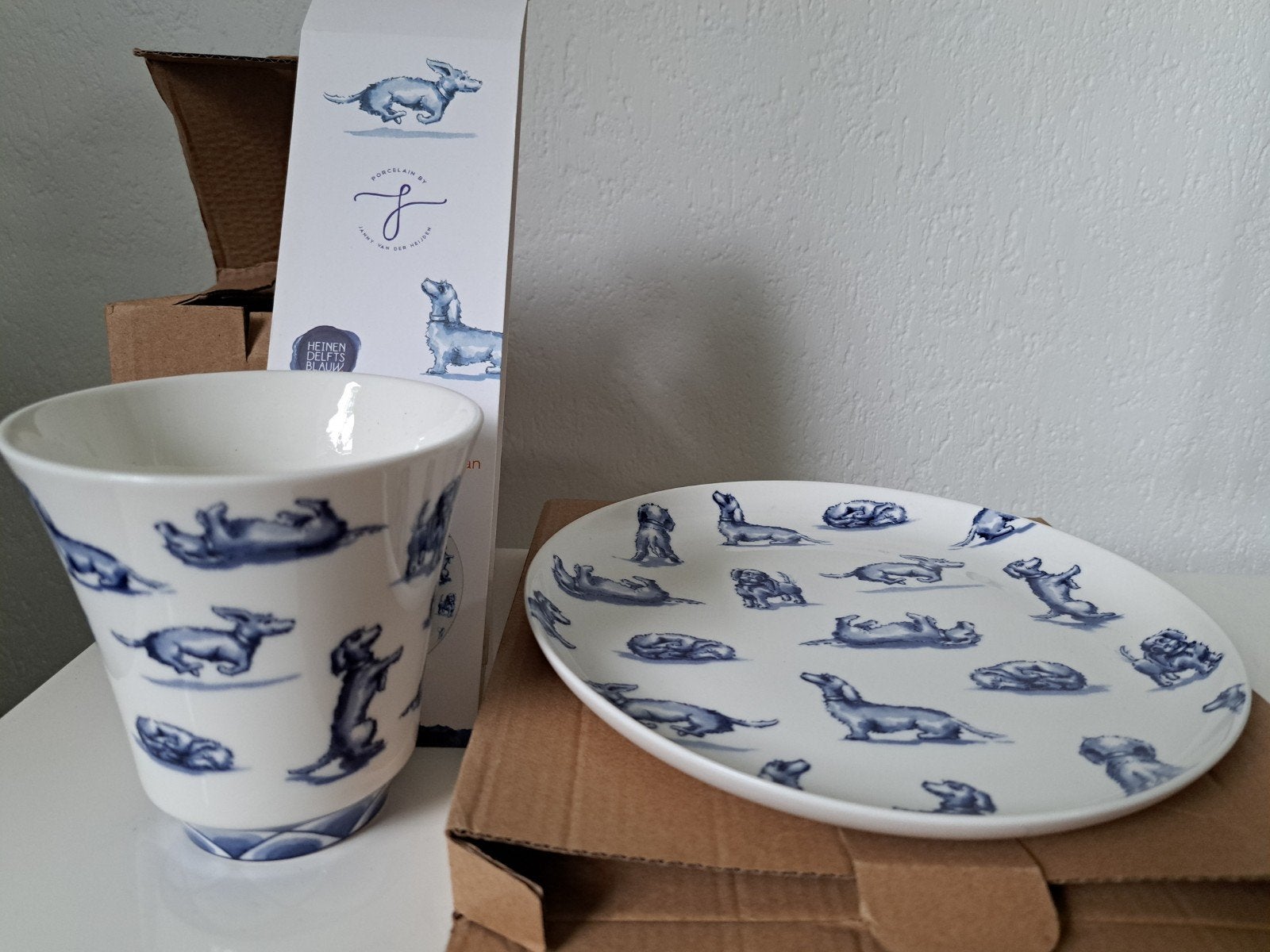 Splinternieuw verpakt Delfts blauw Ontbijtset Teckel, Ophalen of Verzenden, Nieuw, Porselein, Overige stijlen