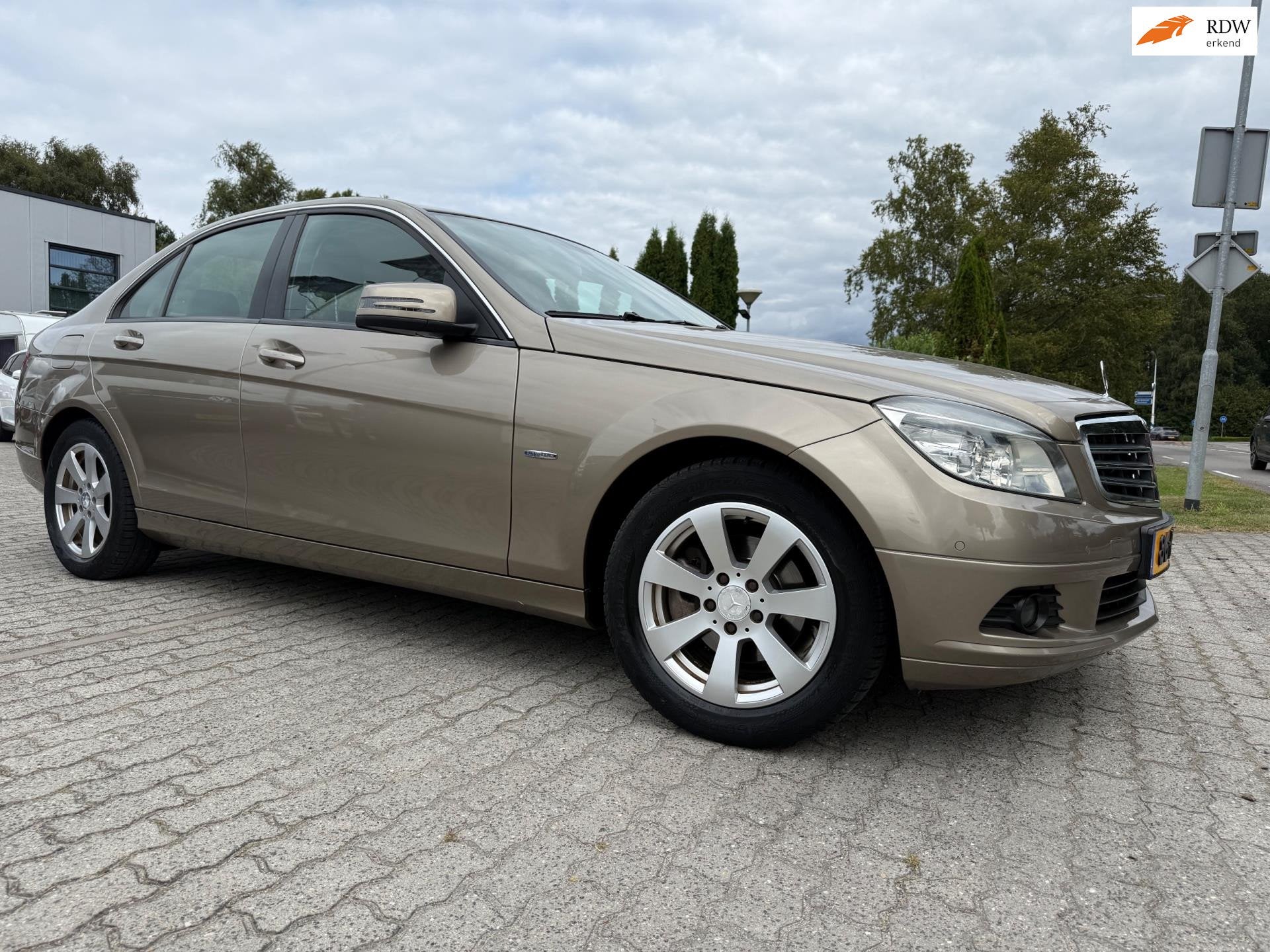 Mercedes-Benz C-klasse 180 CGI BlueEFFICIENCY Business Class, 1385 kg, Euro 5, 1796 cc, Beige
