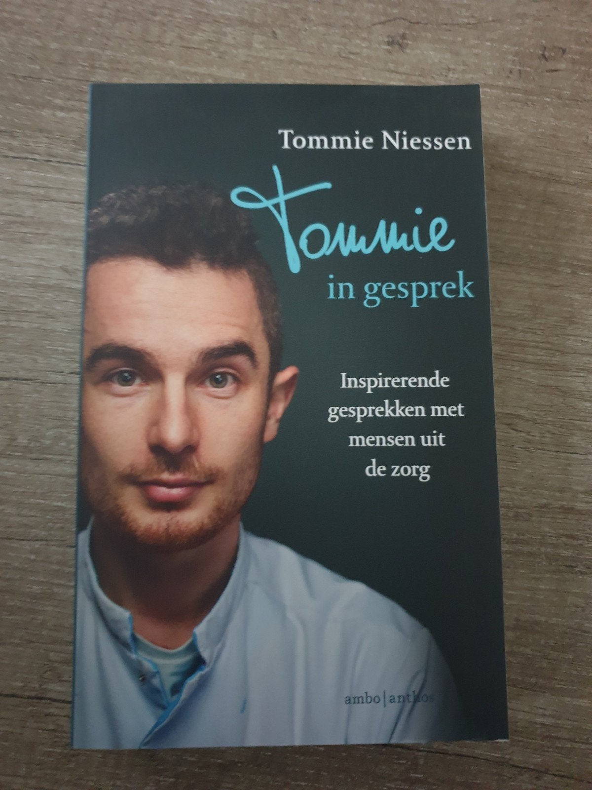 Tommie in gesprek: Inspirerende gesprekken uit de zorg, Ophalen of Verzenden, Gelezen, Tommie Niessen