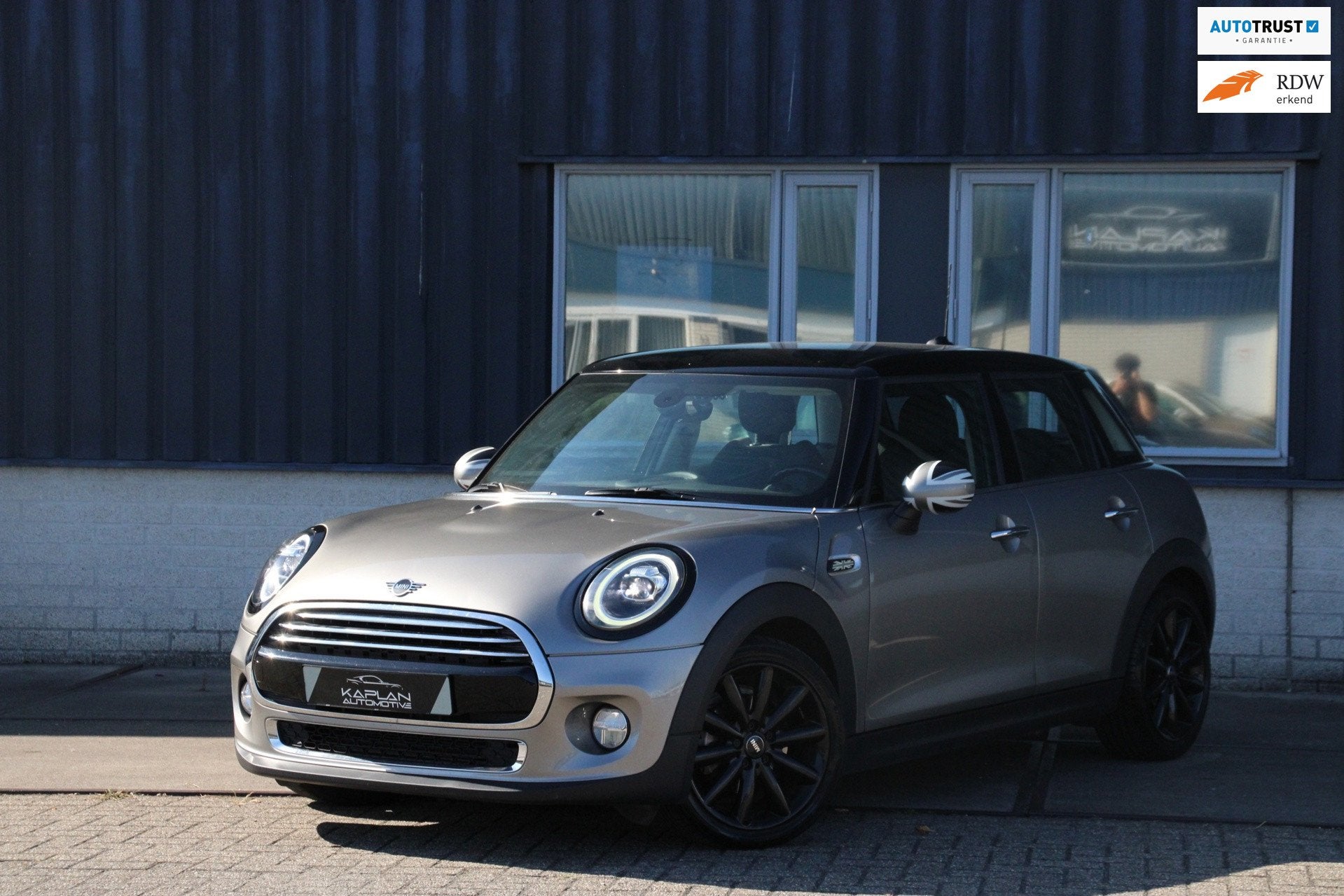 MINI 5-Deurs 1.5 Cooper Chili Business LED H-Leder Navi CarP, Auto's, Mini, Voorwielaandrijving, 1160 kg, 136 pk, Gebruikt