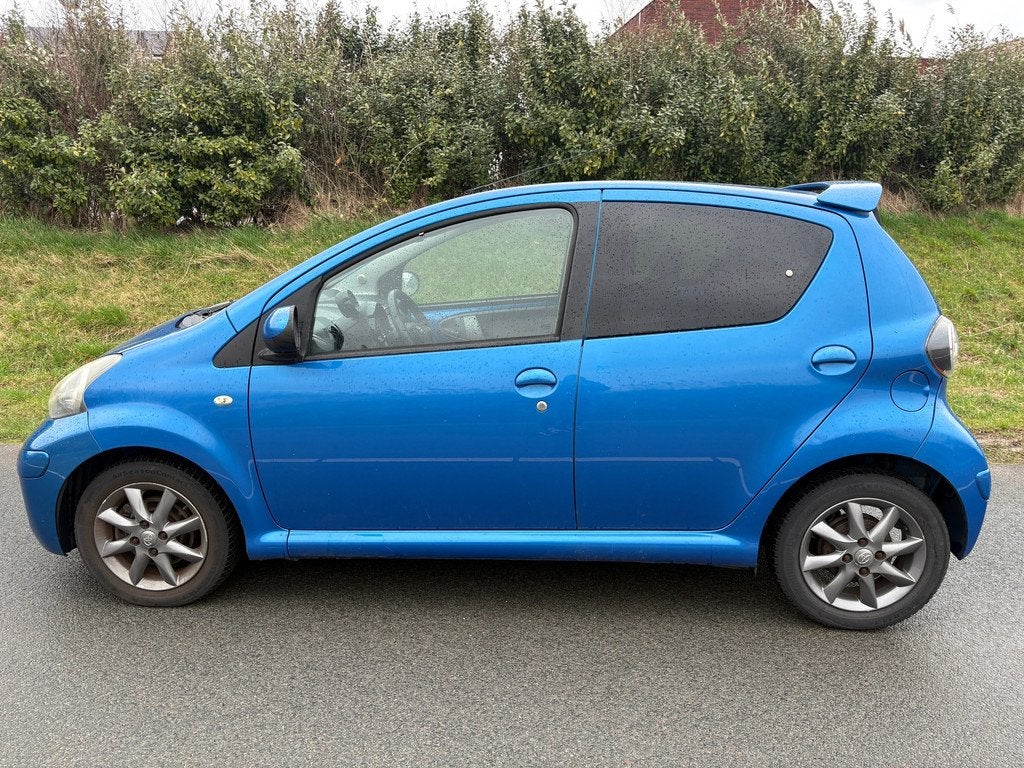 Toyota Aygo Toyota Aygo 1.0-12V Dynamic Navigator | 2011 | 2, Auto's, Toyota, Voorwielaandrijving, Euro 5, Stof, Gebruikt