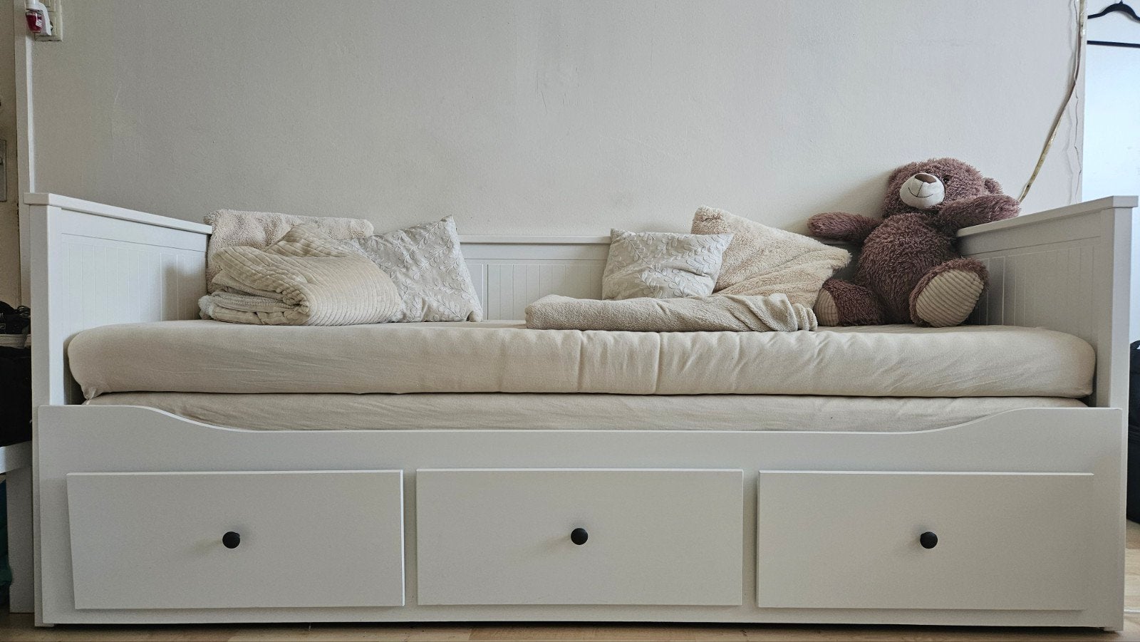 Witte IKEA HEMNES bedbank met 3 lades en 2 matrassen, Ophalen, Gebruikt, Wit, Tweepersoons