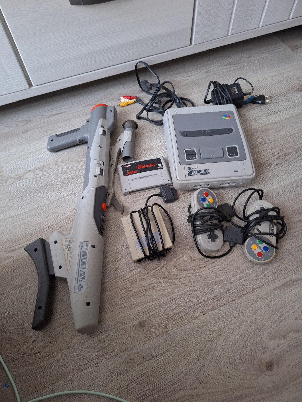 Supernintendo met scope 6 en 2 controllers, Spelcomputers en Games, Spelcomputers | Nintendo Super NES, Ophalen, Zo goed als nieuw