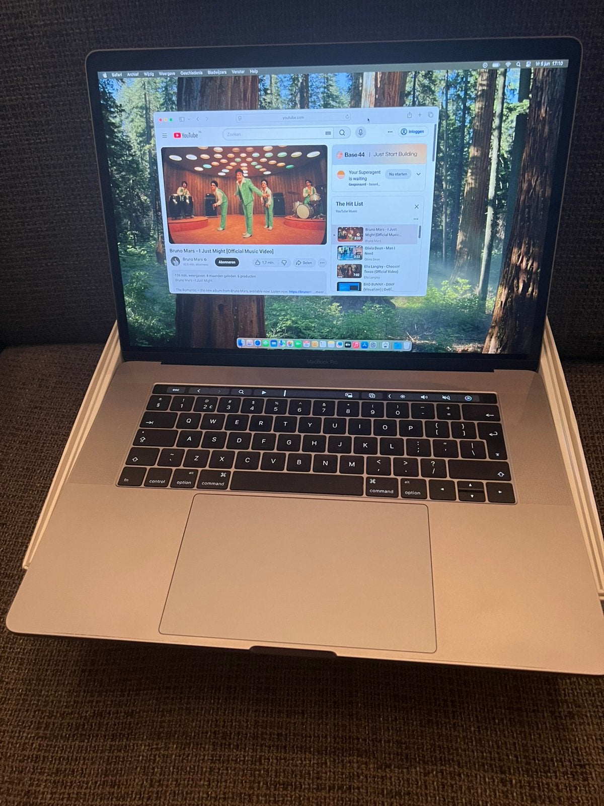 Mooie touchbar budget Macbook Pro 15”, MacBook Pro, 256 GB, 2 tot 3 Ghz, Ophalen of Verzenden