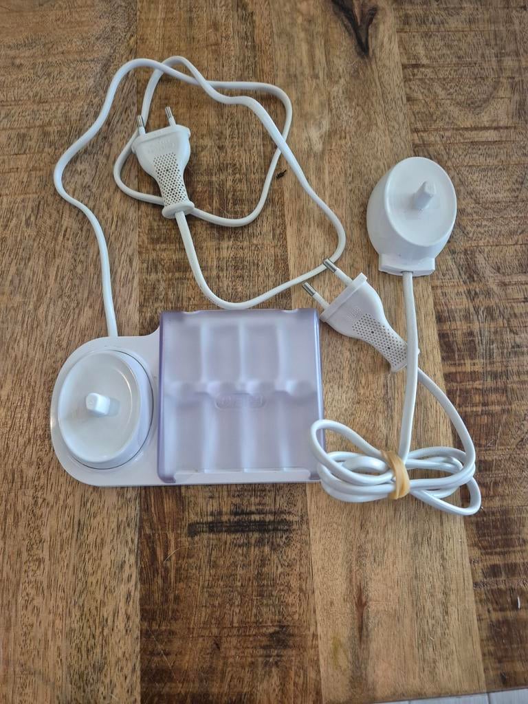Oral B oplader met houder voor 4 opzetborstels, Witgoed en Apparatuur, Ophalen of Verzenden, Gebruikt, Mondverzorging