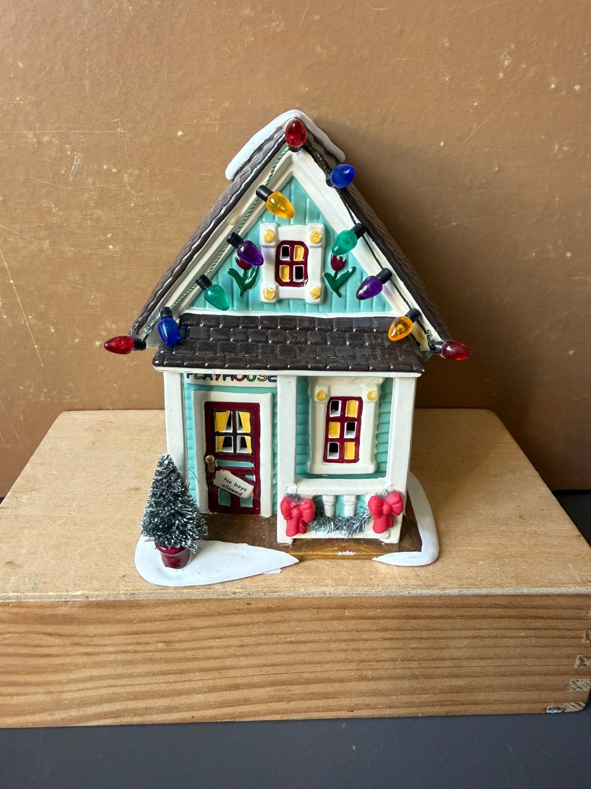 Kerstdorp huisje Department 56 "Let's Play House - keramiek, Ophalen of Verzenden, Zo goed als nieuw, Poppenhuis
