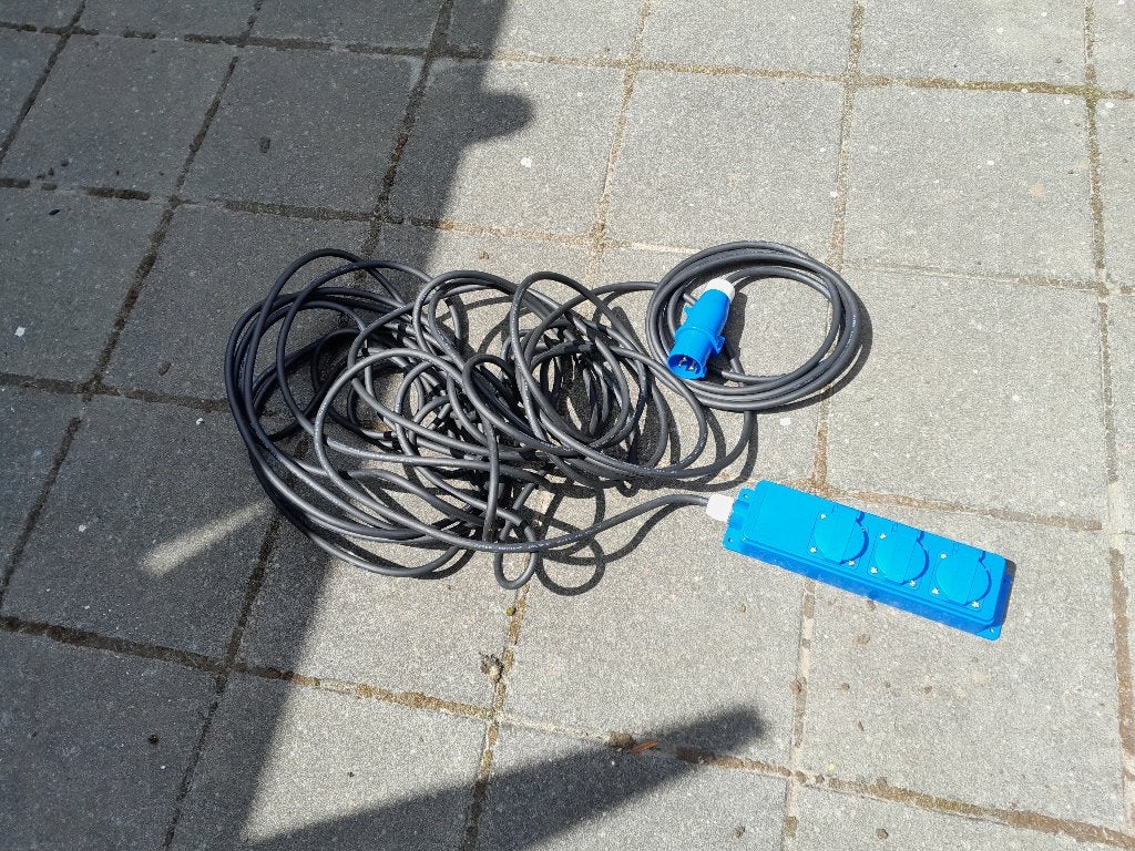 Camping kabel, 3-voudige CEE stekkerdoos - 20 meter, Ophalen of Verzenden, Zo goed als nieuw