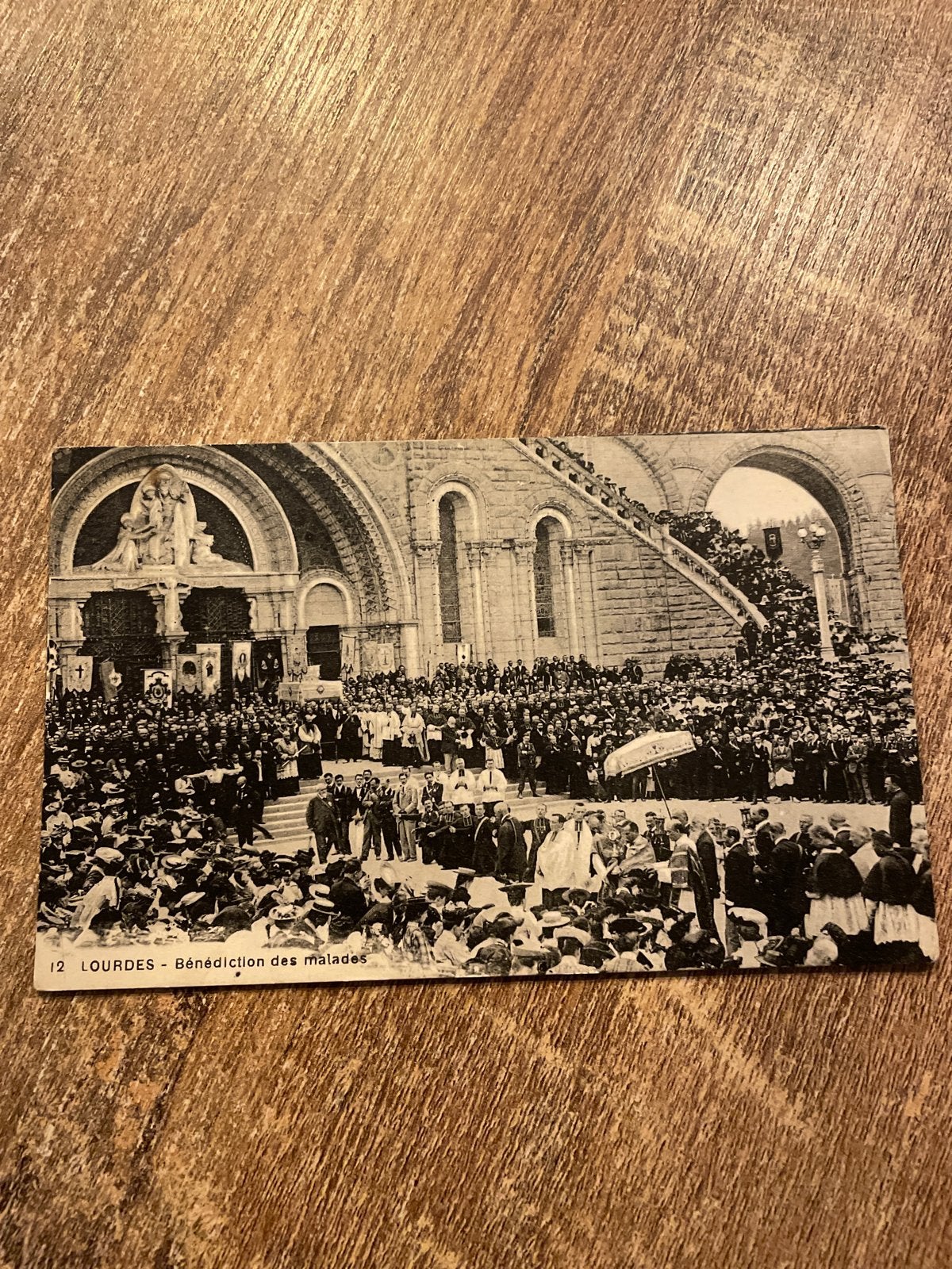 Oude Ansichtkaart Lourdes - Bénédiction des malades, Verzamelen, Ophalen of Verzenden, Gelopen, Frankrijk