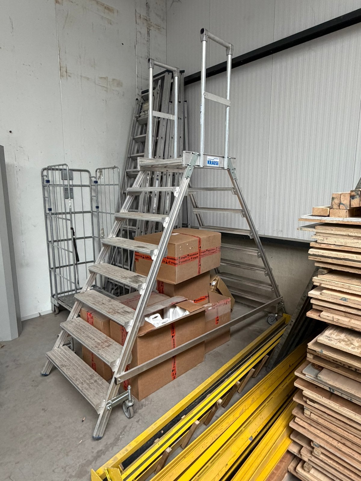 Trap ladder magazijntrap platformtrap vliegtuigtrap, Doe-het-zelf en Verbouw, Ladders en Trappen, Ophalen, Zo goed als nieuw, 4 meter of meer