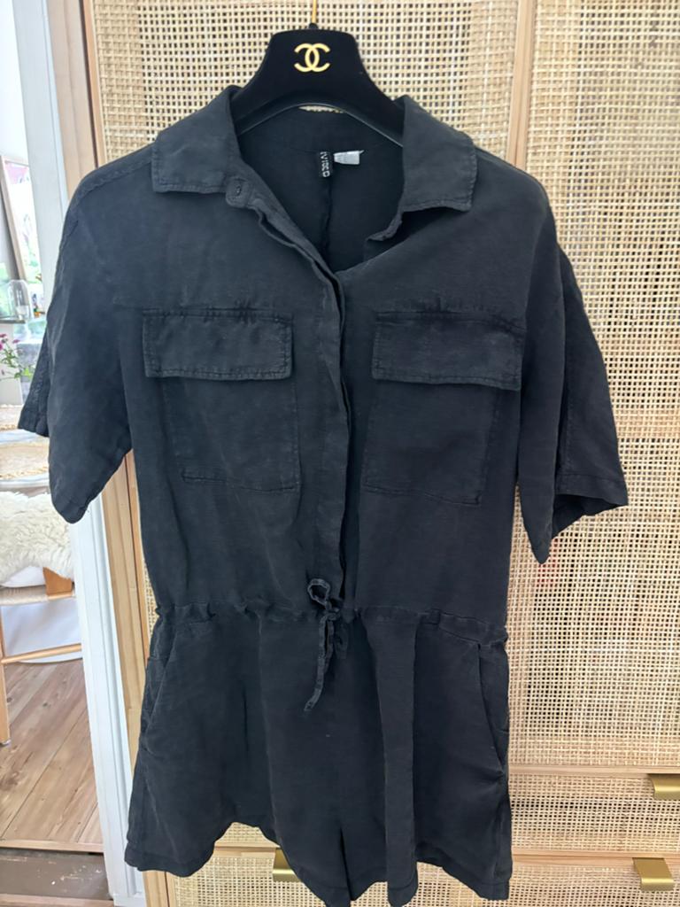Zwarte H&M playsuit met korte mouwen en trekkoord, Kleding | Dames, Ophalen, Gedragen, Maat 38/40 (M), Zwart