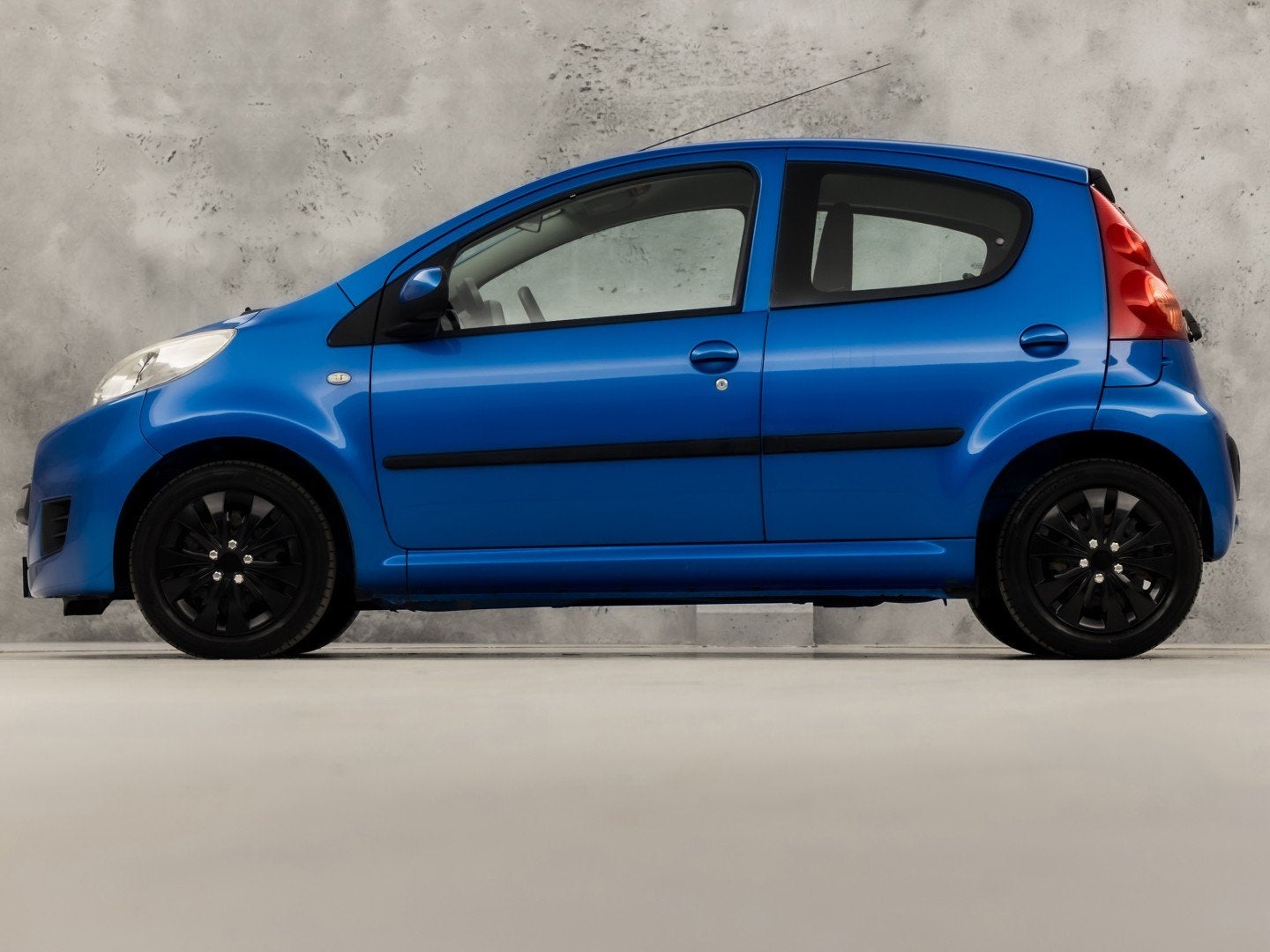 Peugeot 107 1.0-12V Sport (5 DEURS, NAVIGATIE, AIRCO, TOEREN, Auto's, Voorwielaandrijving, 12 maanden, Stof, Gebruikt