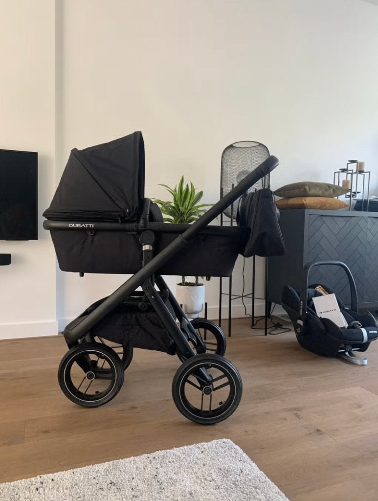 Moet weg ivm verhuizing: Dubatti kinderwagen, Verstelbare duwstang, Zo goed als nieuw, Ophalen, Kinderwagen