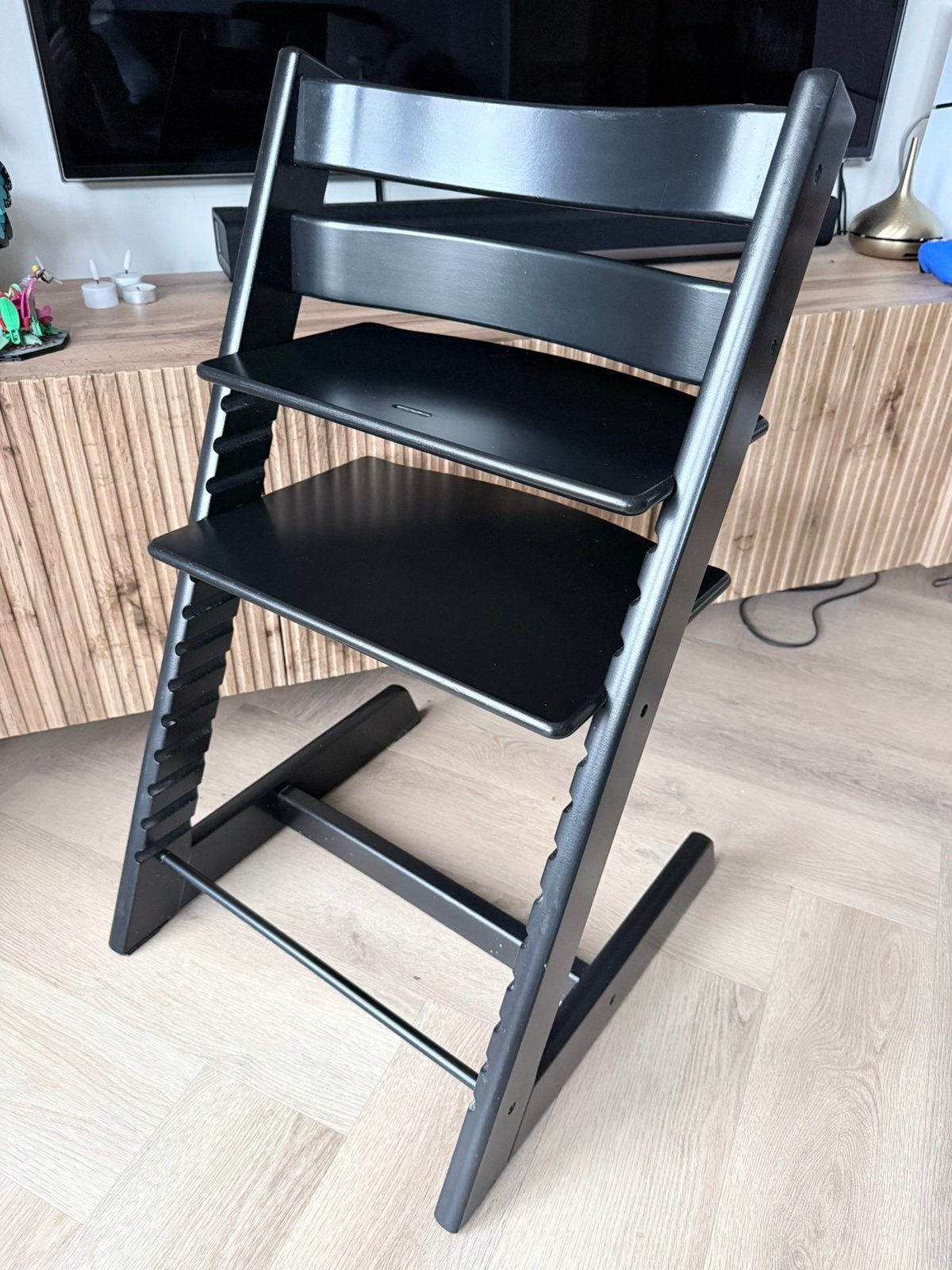 Zeer nette Stokke Tripp Trapp Zwart nieuw model black, Kinderen en Baby's, Ophalen, Meegroeistoel, Aanschuifbaar