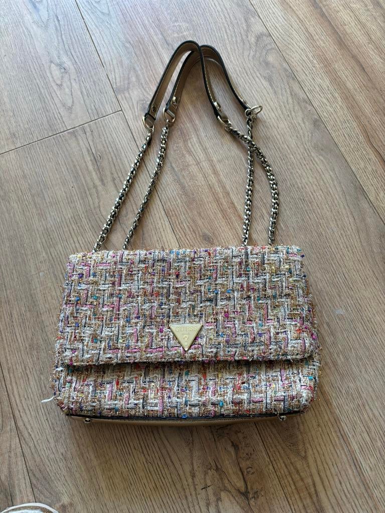 Guess Schoudertasje Tweed Goudkleurig, Ophalen of Verzenden, Zo goed als nieuw, Roze, Schoudertasje