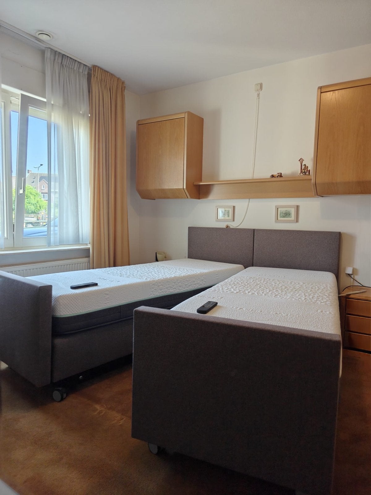 Verstelbaar seniorenbed 160x200 met matrassen, Huis en Inrichting, Slaapkamer | Bedden, Ophalen, Tweepersoons, 200 cm, 160 cm