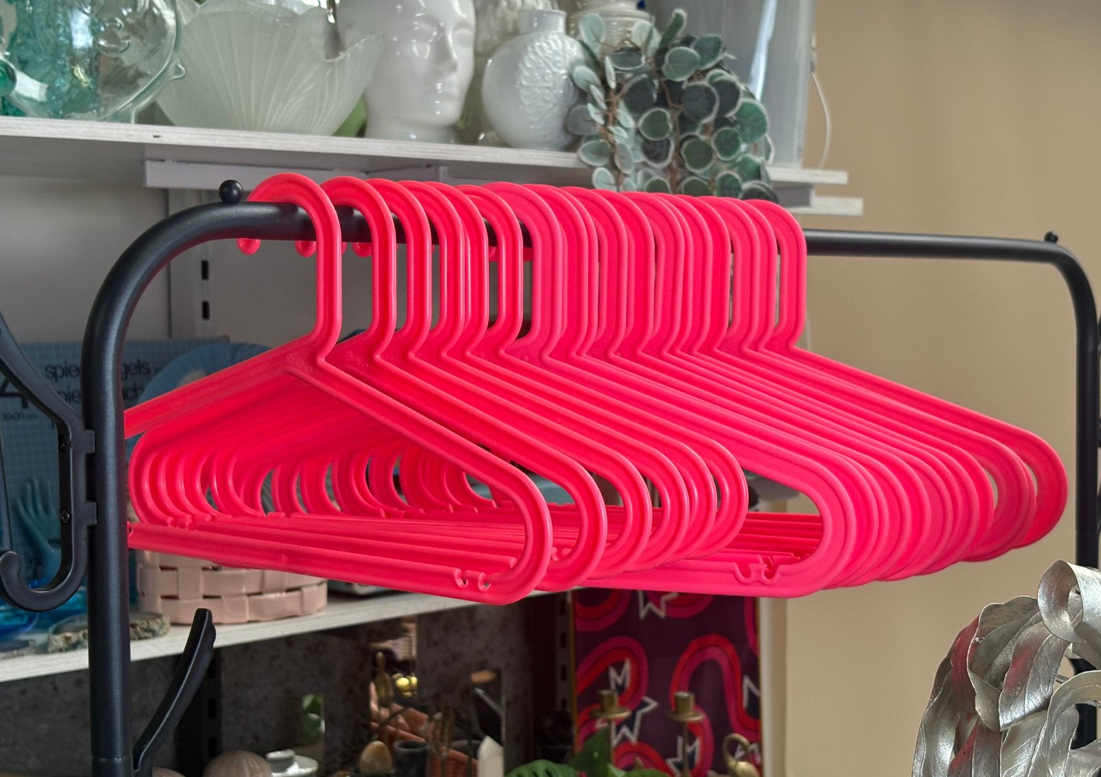 Set neon roze kunststof kledinghangers design Anna Efverlund, Kunststof, -, Ikea, -
