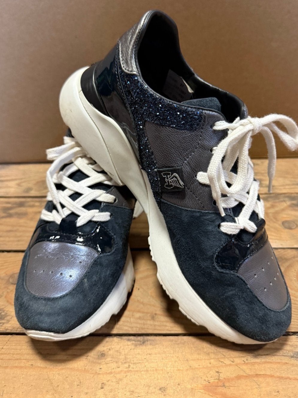 HOGAN prachtige sneakers blauw maat 37 nieuwstaat, Kleding | Dames, Schoenen, Ophalen of Verzenden