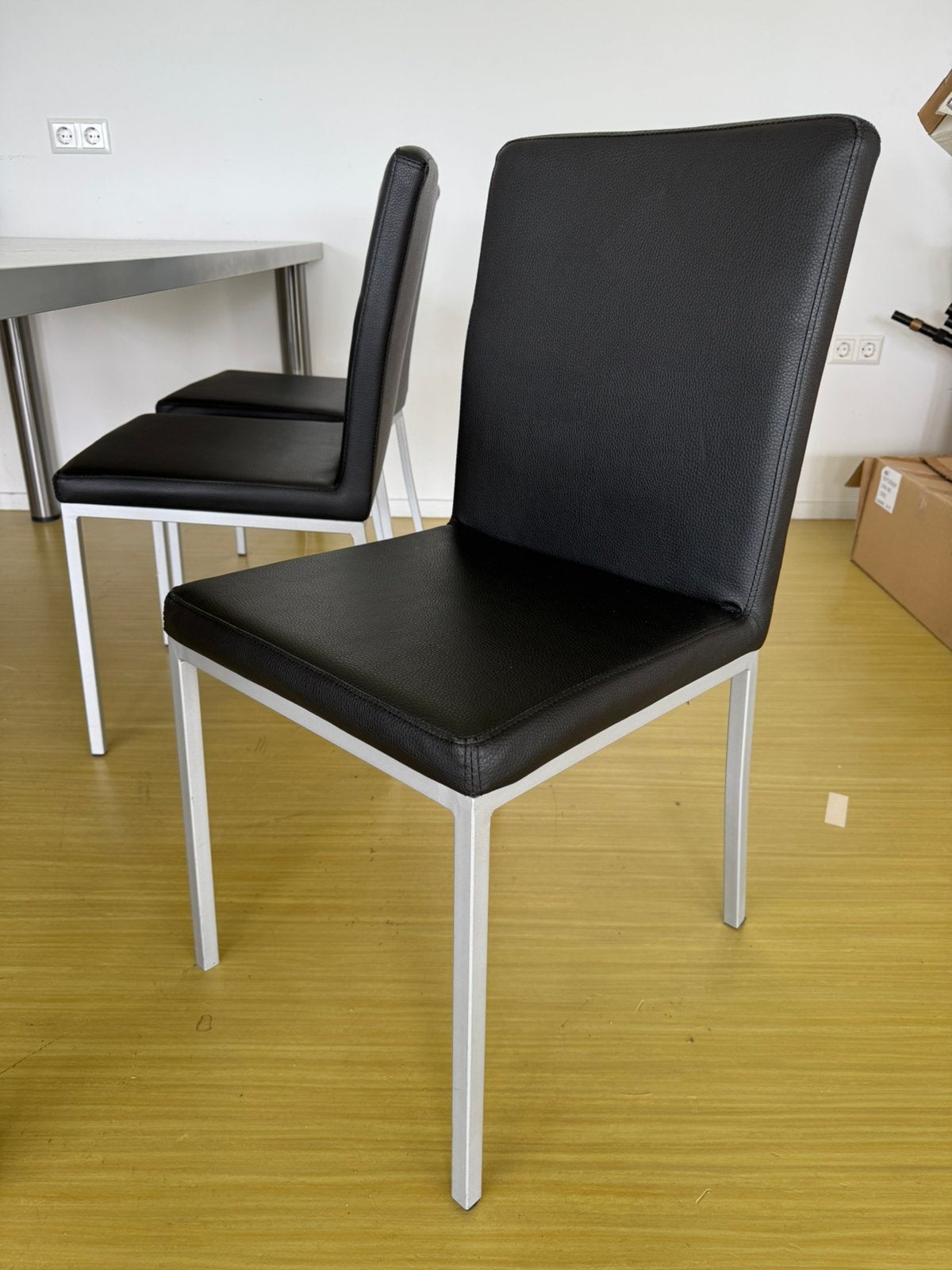 6 stoelen eetkamer showroom, Huis en Inrichting, Stoelen, Verzenden, Zo goed als nieuw