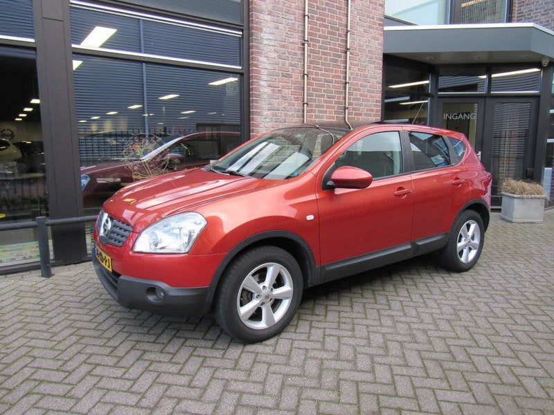 NISSAN Qashqai 2.0 2WD Tekna / Panorama dak / trekhaak / cru, Auto's, Voorwielaandrijving, Dealer onderhouden, Stof, Gebruikt