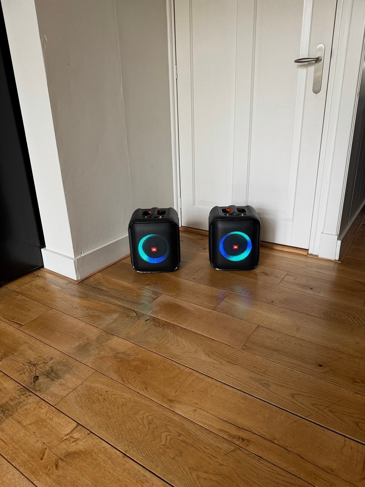 2x JBL Partybox Encore Essential - Zo goed als nieuw, Ophalen, JBL, Party speaker, Zo goed als nieuw