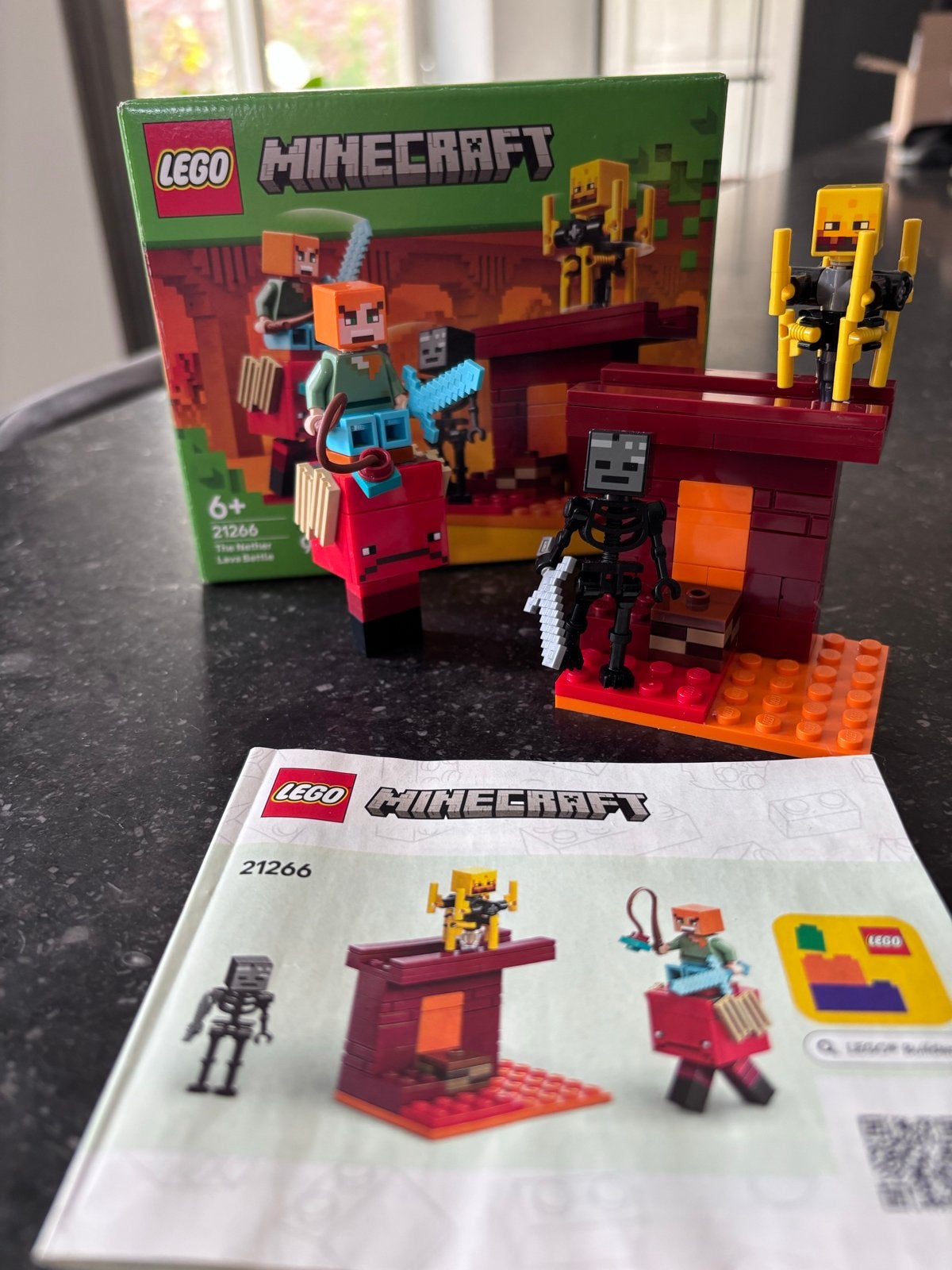 LEGO Minecraft 21266 De Nether Lava Strijd Complete Set, Minecraft, Lego, Ophalen of Verzenden, Zo goed als nieuw