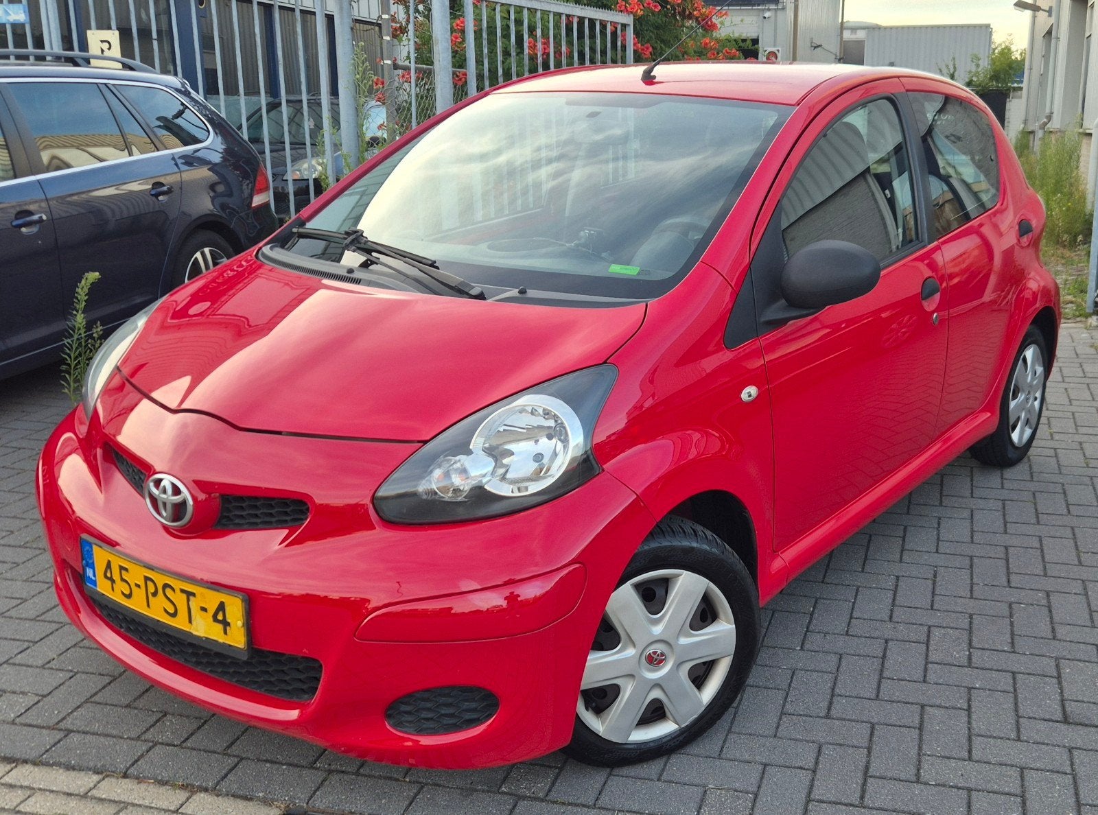 Toyota Aygo 1.0 12V Vvt-i 5DRS 2011 Rood*1ste eigenaar*, Voorwielaandrijving, 4 stoelen, 68 pk, Origineel Nederlands