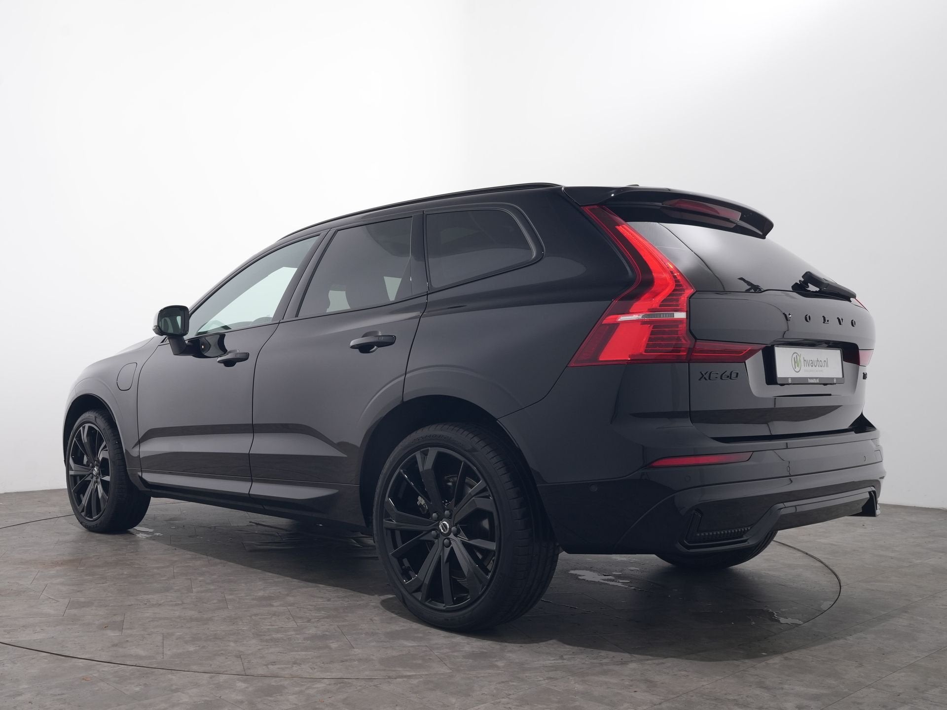 Volvo XC60 2.0 T6 350PK RECHARGE AWD PLUS BLACK EDITION AUT8, Auto's, Automaat, Gebruikt, 4 cilinders, 1969 cc