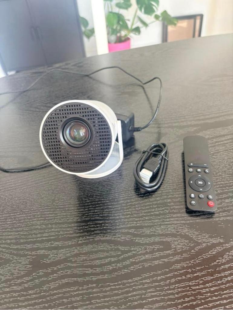 Minolux Mini Beamer - Smart Projector met Netflix en meer, Audio, Tv en Foto, Beamers, Ophalen, Minolux, LED, Zo goed als nieuw