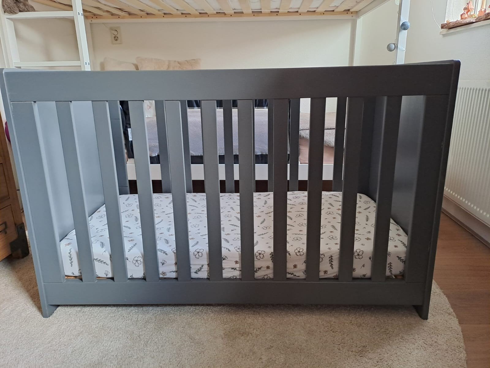 Kinderledikant, met lattenbodem, matras en onderlakentjes., Ophalen, Zo goed als nieuw, Jongetje of Meisje