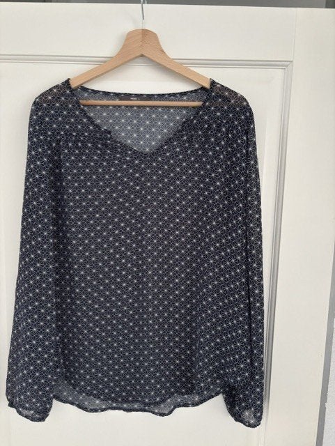 Blauwe doorschijnende top, maat L, Blauw, Maat 42/44 (L), Ophalen of Verzenden, Zo goed als nieuw