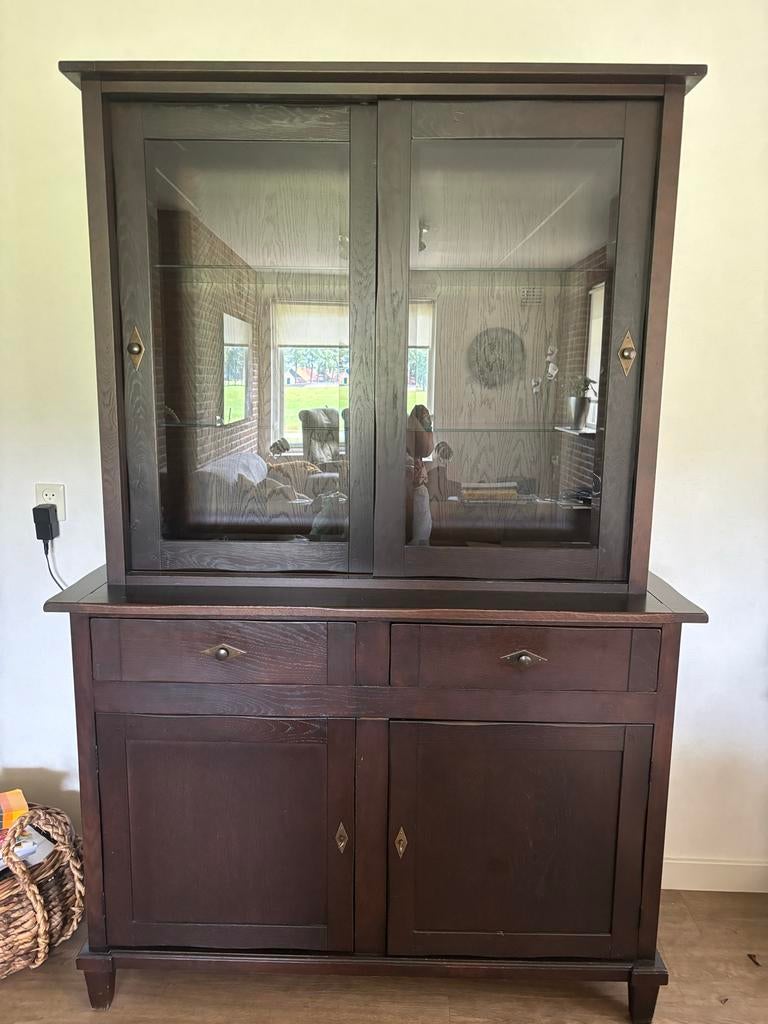 eikenhouten buffetkast met glazen deuren en verlichting, Huis en Inrichting, Ophalen, 100 tot 150 cm, Koloniaal, Met lade(s)