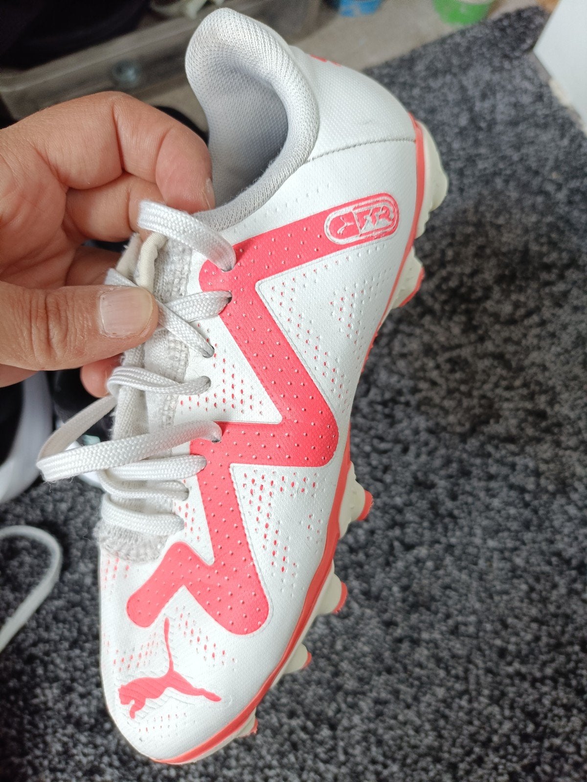 Puma voetbalschoenen maat 31 - Wit/Roze, Ophalen of Verzenden