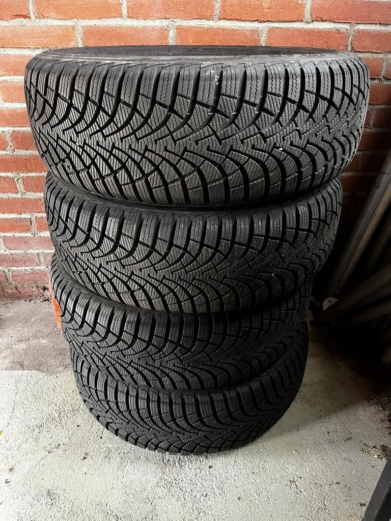 Winterbanden (nieuw) Volvo V50  maat 205 /55R 91H, Ophalen, 16 inch, Banden en Velgen, Nieuw