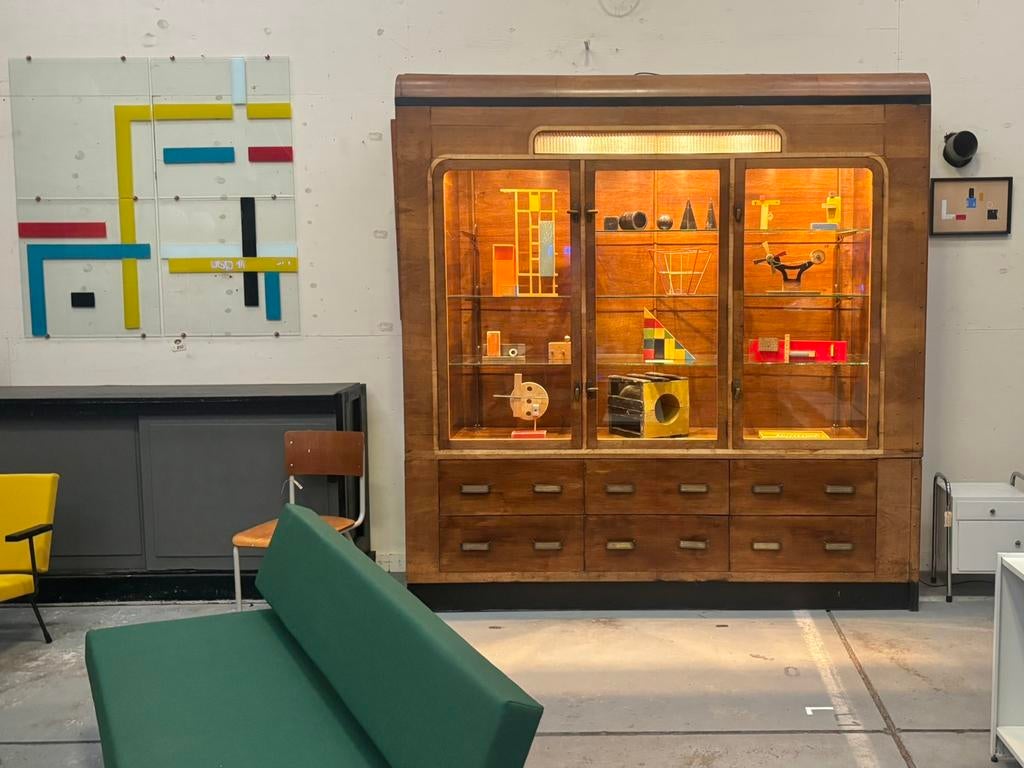 Art deco winkelkast / vitrinekast, Ophalen