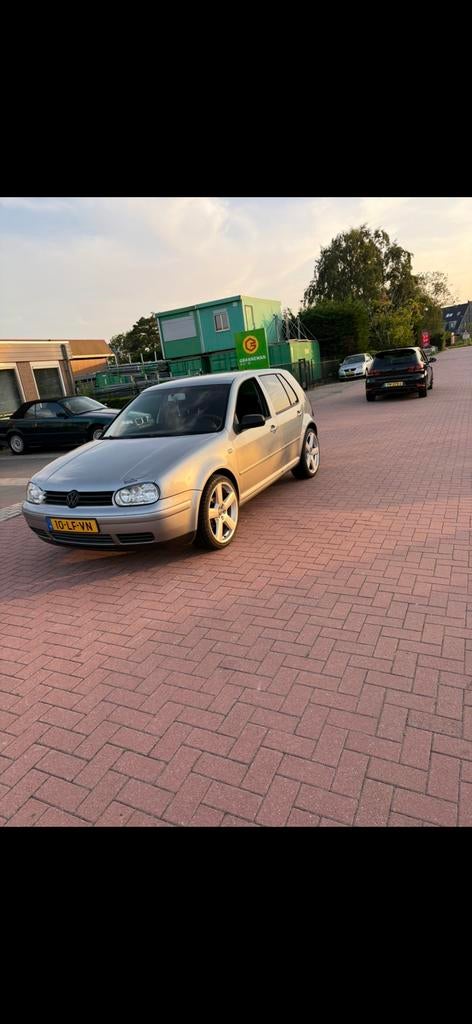 Volkswagen Golf 1.6 77KW 2002 Grijs, Voorwielaandrijving, 1145 kg, 4 cilinders, 49 €/maand