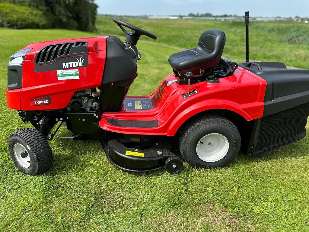 MTD Zitmaaier 7-Speed demo showroom model 11.3 pk maaibreedt, MTD, Ophalen of Verzenden, 90 tot 120 cm, Opvangbak