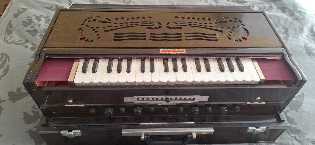 BINA 13-scale changer-special harmonium - opvouwbaar, Muziek en Instrumenten, Keyboards, Ophalen, Gebruikt, Overige aantallen