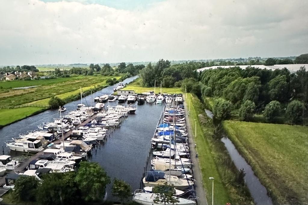 Ligplaatsen in mooie haven in Sneek te huur, Herfst, Buiten