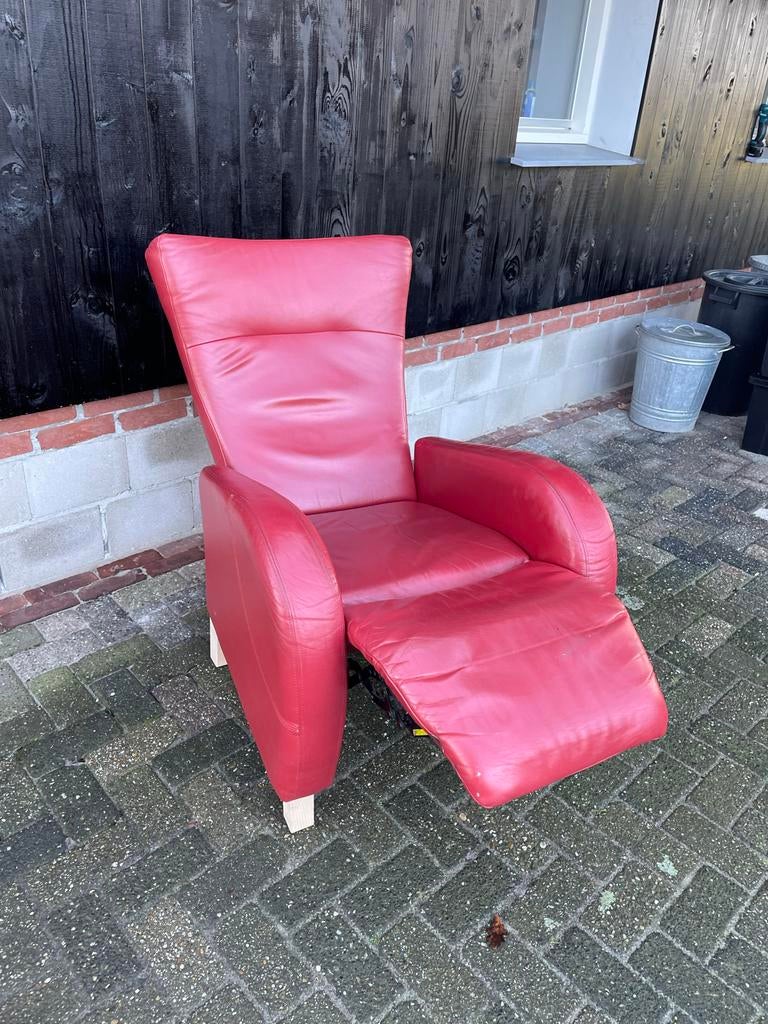 Rode lederen relaxstoel, Ophalen, Gebruikt, Leer, 75 tot 100 cm