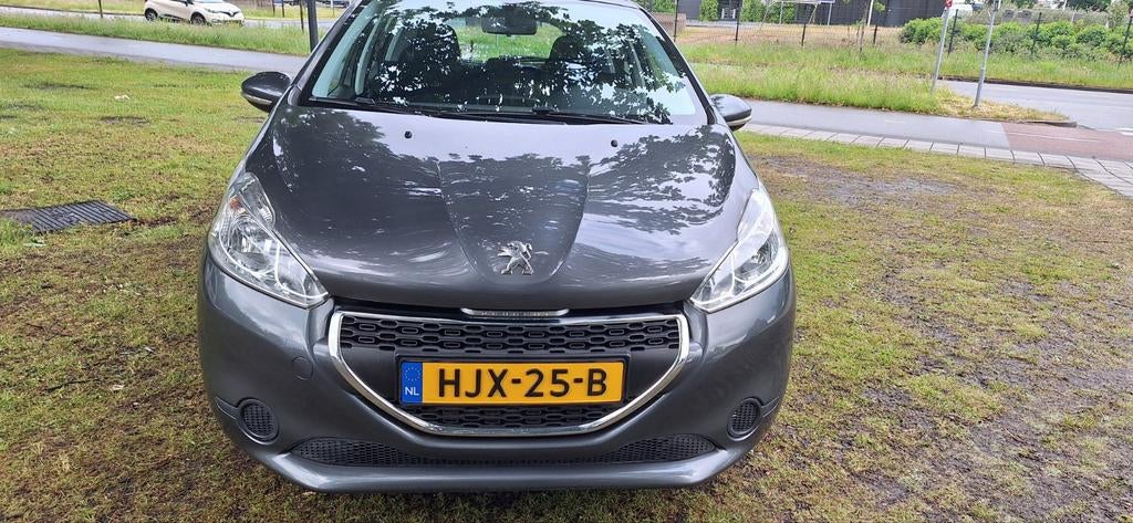 Peugeot 208  2014 motor  gereviseerd  2200 nieuwe  apk, Voorwielaandrijving, Stof, 10 cc, Zwart