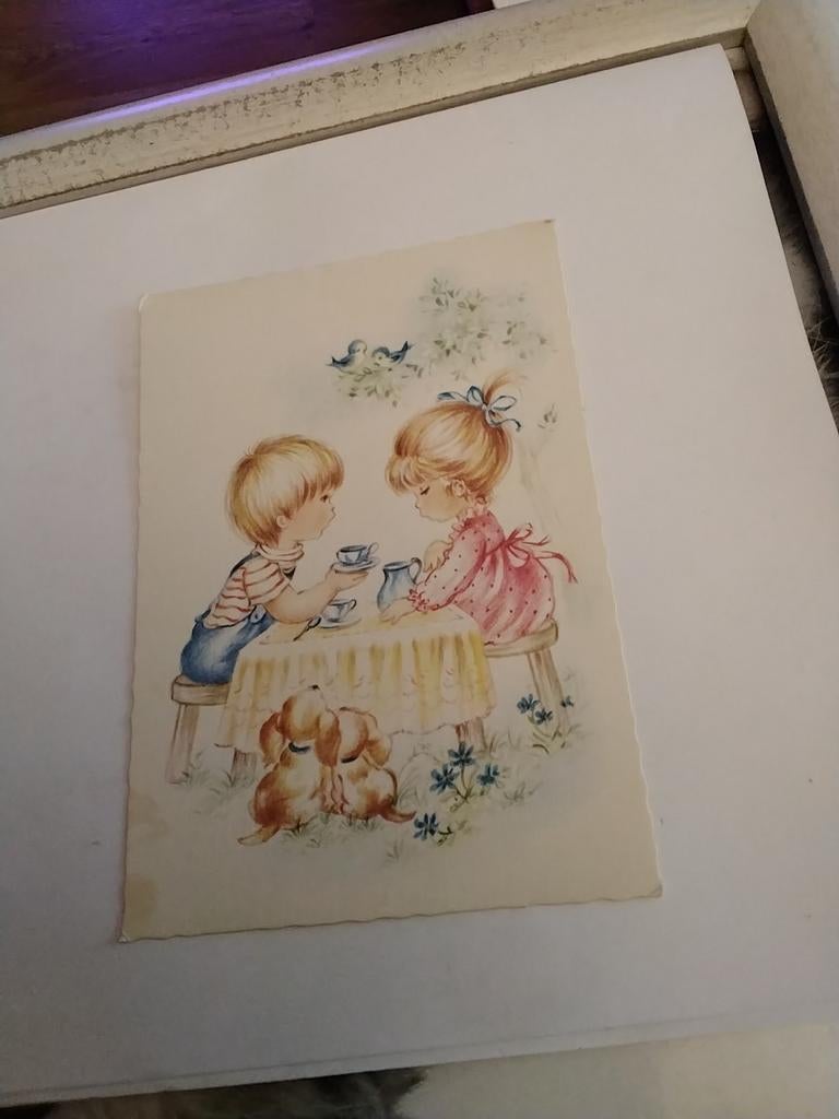 KINDEREN DRINKEN EEN KOPJE THEE IN DE BUITENLUCHT, Ophalen of Verzenden, Voor 1920, Kinderen