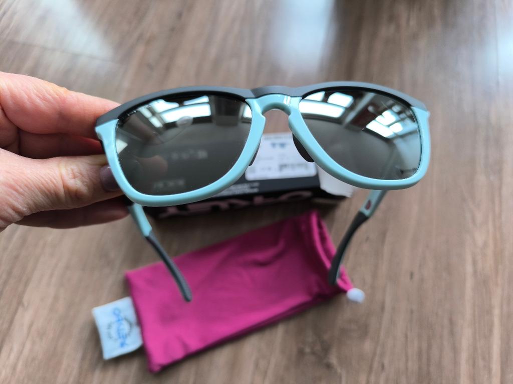 Oakley Frogskins Zonnebril, Sieraden, Tassen en Uiterlijk, Zonnebrillen en Brillen | Heren, Zonnebril, Blauw, Nieuw, Ophalen of Verzenden