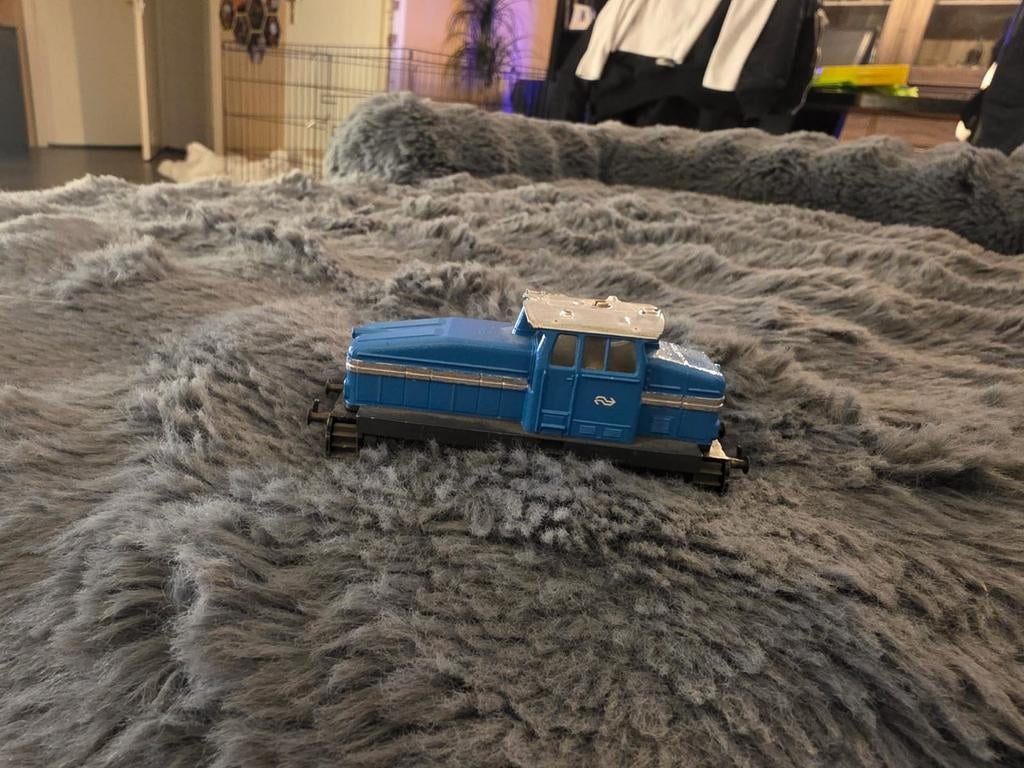 Märklin 3073 HO - NS 2400 Dieselloc - Blauw - Metaal, Hobby en Vrije tijd, Modeltreinen | H0, Ophalen, Wisselstroom, Gebruikt