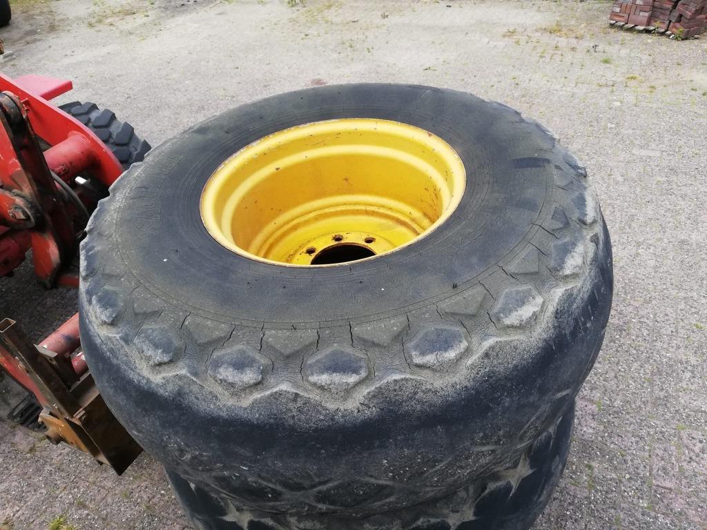 Mesttank wielen met banden, Ophalen